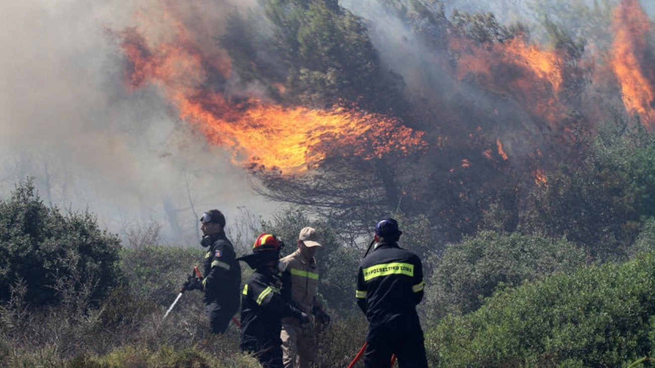 Μεγάλη πυρκαγιά στην Εύβοια: Εκκενώθηκε χωριό! – Ισχυρές πυροσβεστικές δυνάμεις στην περιοχή (upd)